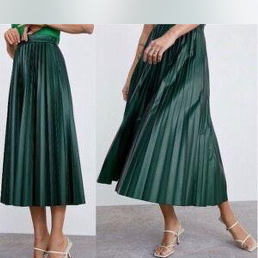 Elegant Emerald Green Faux Leather Pleated Skirt